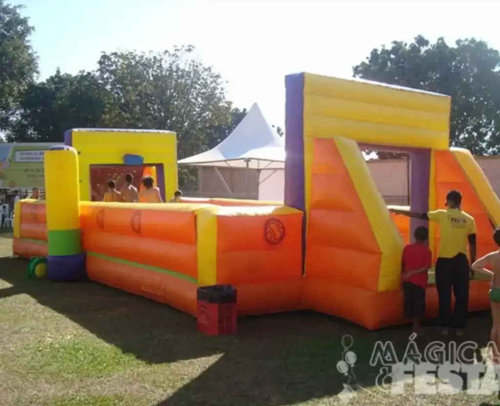Futebol de Sabao Gigante