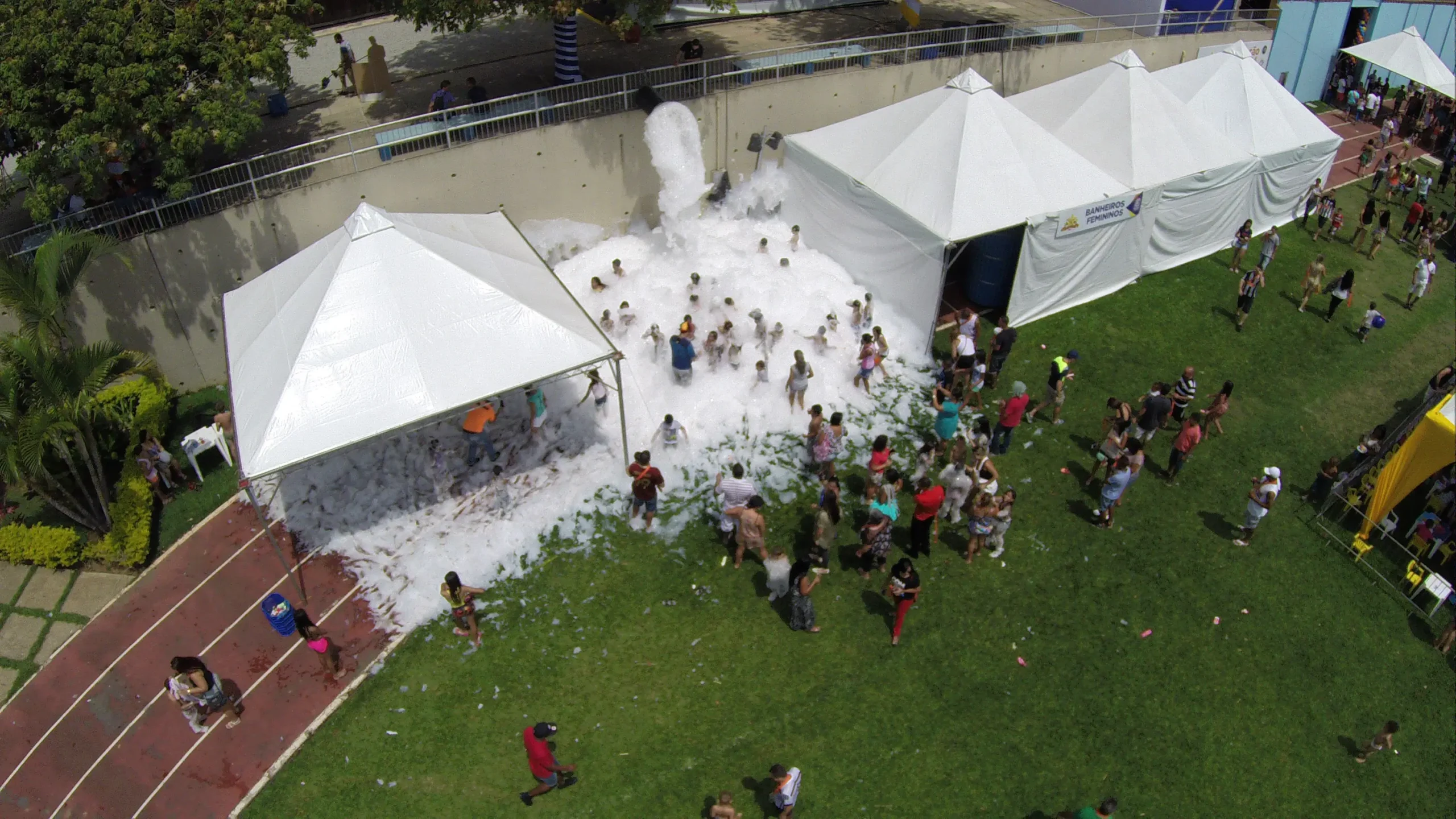 Banho de Espuma Magica e Festa